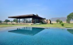 RajNikas Farm: Top-Rated Glass House with Pool