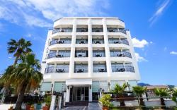 Aurasia Sea Side Hotel