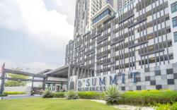 JB Kempas Luxury Condo w Free Parking Wi-fi TV Box