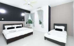 Beach side spacious 5BR 20pax pool house