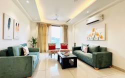 BluO 3BHK - Golf Course Road | Balcony, Lift