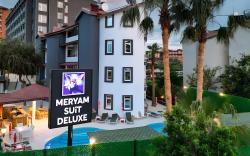 Meryam Suit Deluxe