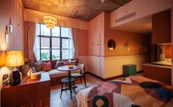 room2 Chiswick Hometel