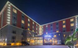 Grand Pela Hotel And Suites