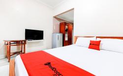 RedDoorz Syariah @ Delta Sari Aloha Waru