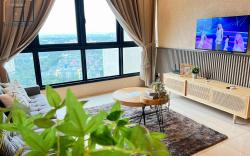 Paradigm Residence JB L23(10pax) by Ucome Homestay