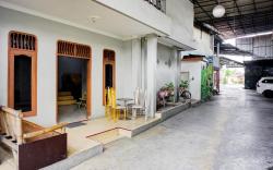 OYO 93071 Home Stay Kembar Syariah 