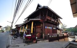 โรงแรมจันทร์แดง (antique hotel)
