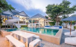 About a beach Pool Villa บ้านพักติดทะเล