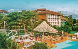 Pinnacle Beachfront Boutique