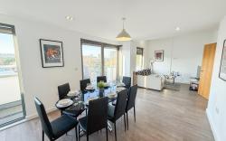 Hoxton 3-Bed Flat w/ Balcony | Old St, Shoreditch 