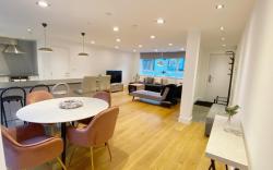 Spacious 3- bedroom apartment with terrace