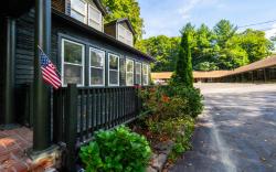 The Brooks Motel
