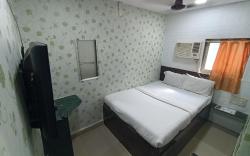 Hotel OVO Residency Near Masjid Bunder Station