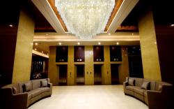 Mandarin Plaza Hotel
