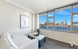 KozyGuru | McMahons Point | Amazing Water View