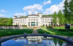 Adonis Art Hill Hotel