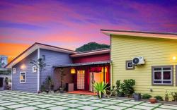 Hidden 5BR Cottage House Retreats (Free Parking)