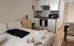 Living studio at Camberwell ,zone 2