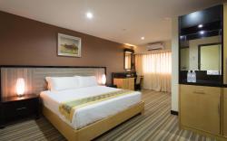 Hallmark Express Hotel