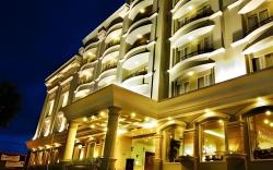 M - Regency Hotel