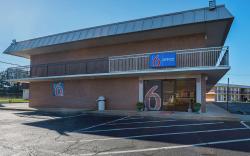 Studio 6  Suites Perry, GA