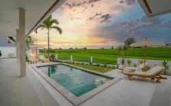 Santorini Sunset NEW 4 BR villa rice paddy view 