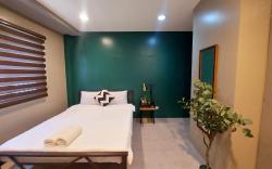 Very Central  Condo Vigan  Near Calle Crisologo