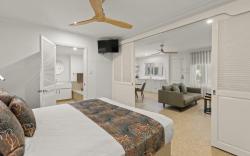 Moonlight Bay Suites
