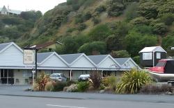 Admiral Court Motel