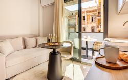 Sanders Tower Centre - Cozy Studio w Balcony