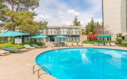 Sandman Signature Vancouver Airport Hotel & Resort