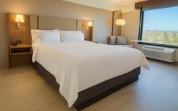 Holiday Inn & Suites Mississauga West / Meadowvale By IHG