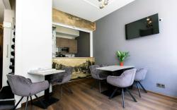 Quentin Golden Bear Hotel