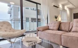 [Beachfront Seaview w Projector] 6-8 Pax, 3 Rooms.