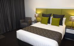 Golden Chain Tower Motor Inn