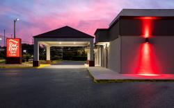 Red Roof Inn & Suites Statesboro - University