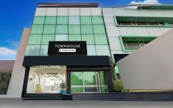 Townhouse Mohali Bus Terminal Formerly Hotel Hm Crystal