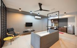 Cozy Sunrise Studio