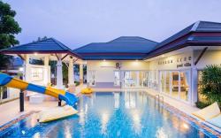 Banana tree Pool Villa