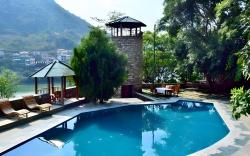 Tiaraa Monolith Lake Resort 