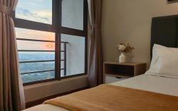 Sunset View High Floor K Avenue Private Room 3 Pax