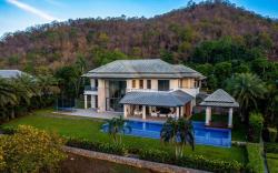 Luxury Mansion On Golf Course (BMG5)