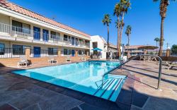 Rodeway Inn & Suites Thousand Palms - Rancho Mirage