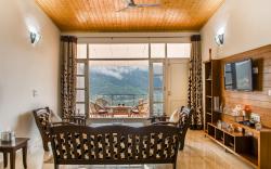 Kasauli Edge Apt with Balcony.
