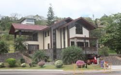 Tagaytay canyon woods house