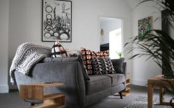 Grade II Listed Flat with Modern Touches Sleeps 2