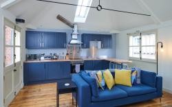 Stylish 2 Bedroom Apartment Close to City Centre