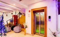 Collection O HOTEL SR GRAND