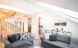150m² 4BR Duplex Near Metro & Prague Center